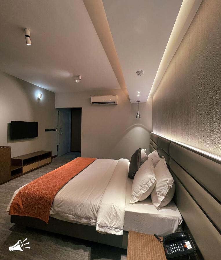Hotel Omni Residency Дака Екстериор снимка
