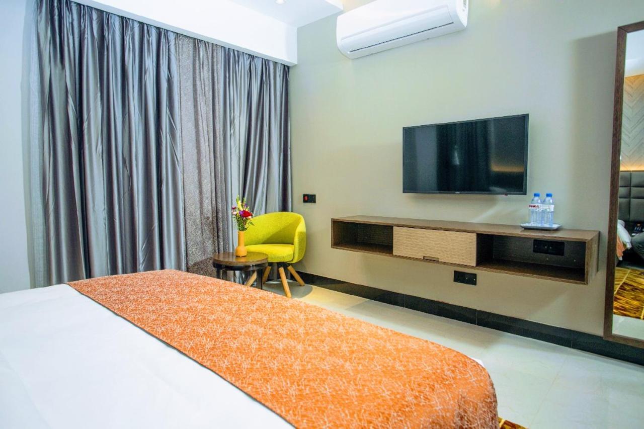 Hotel Omni Residency Дака Екстериор снимка