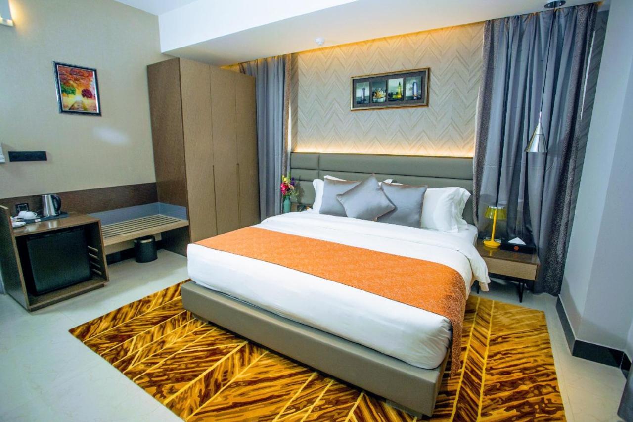 Hotel Omni Residency Дака Екстериор снимка